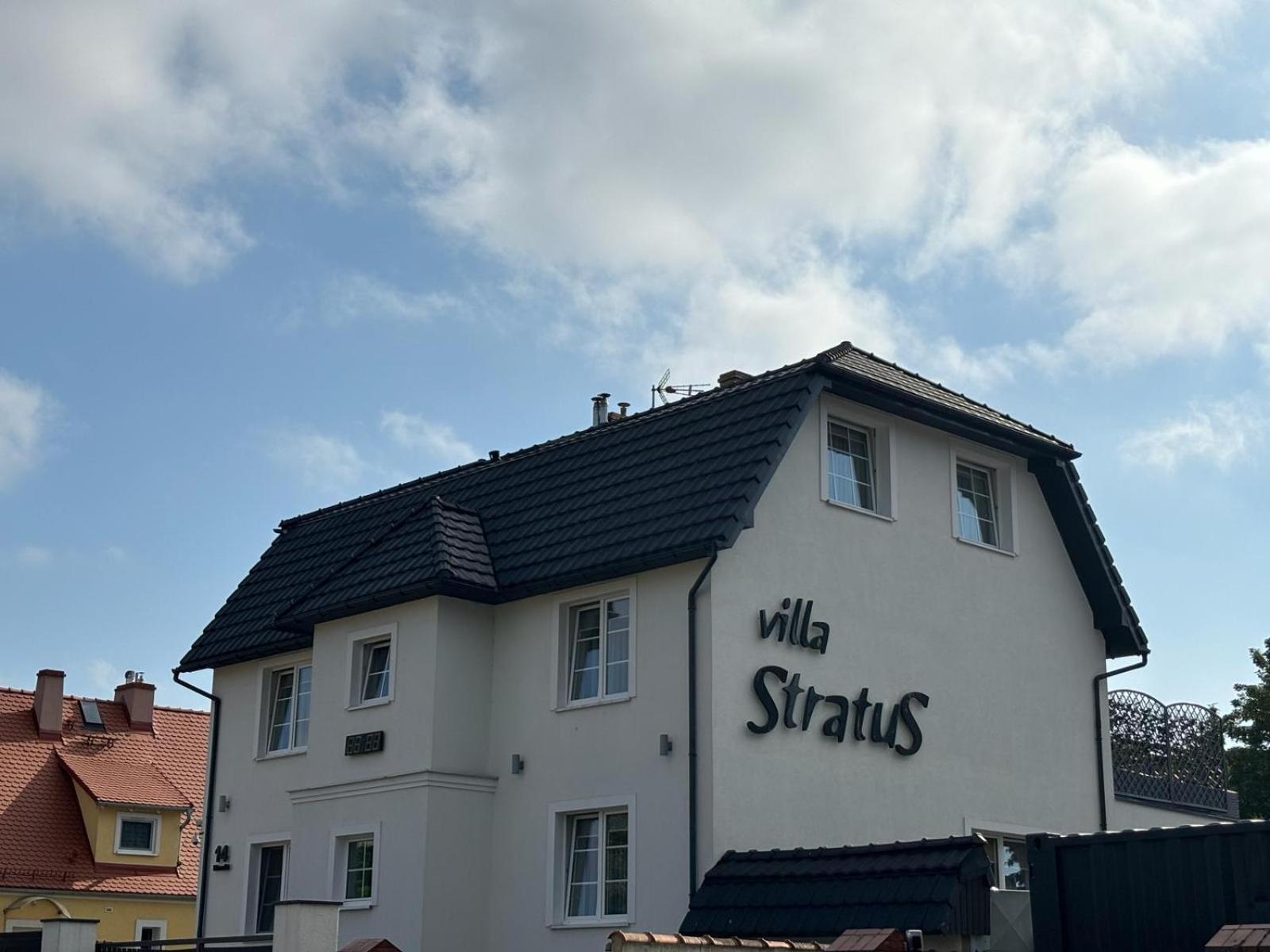 Villa Stratus กดัญสก์ ภายนอก รูปภาพ